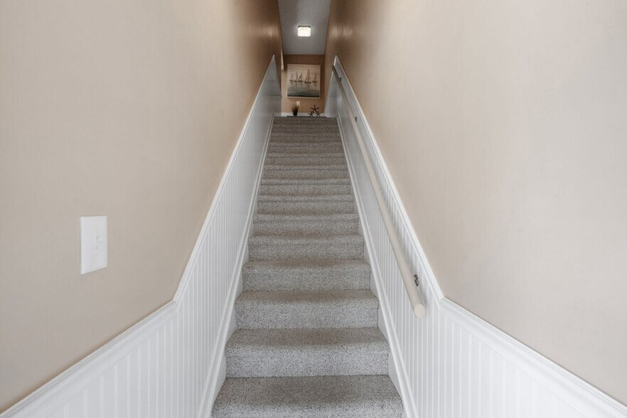 Building Photo - 1890E Auburn Ln