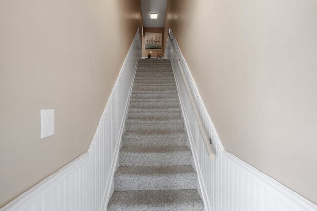 Building Photo - 27-E Colony Dr