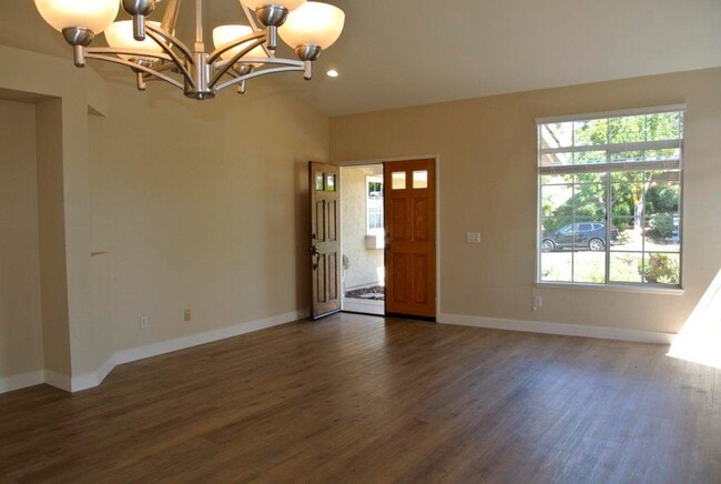 Building Photo - 4Bed/2Bath one story home in Oceanside~ Ca...
