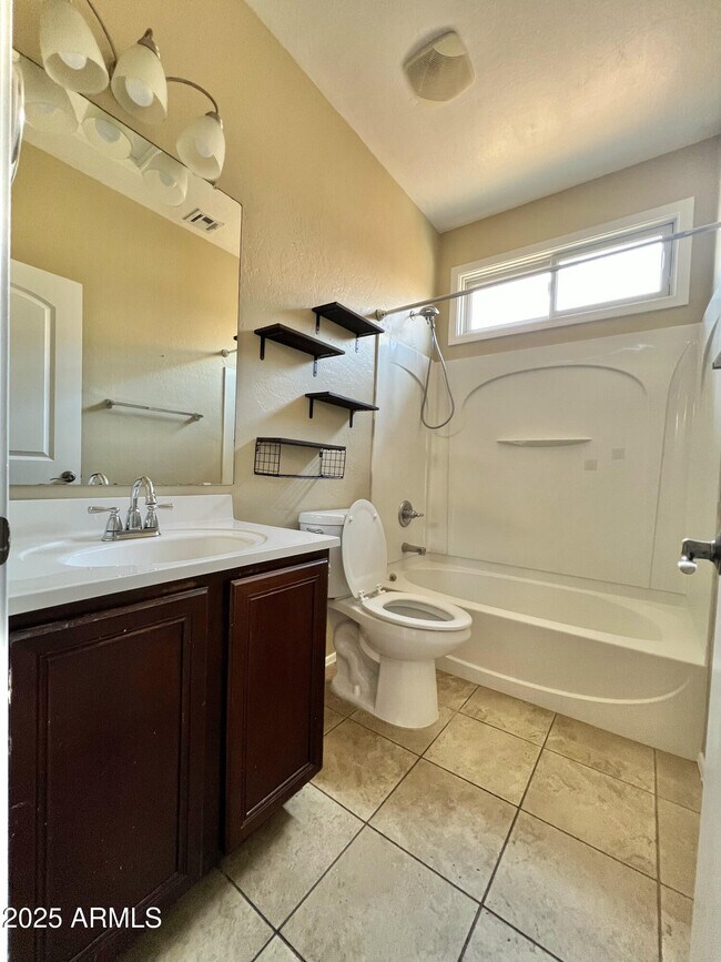 Building Photo - 4075 E Windsor Dr