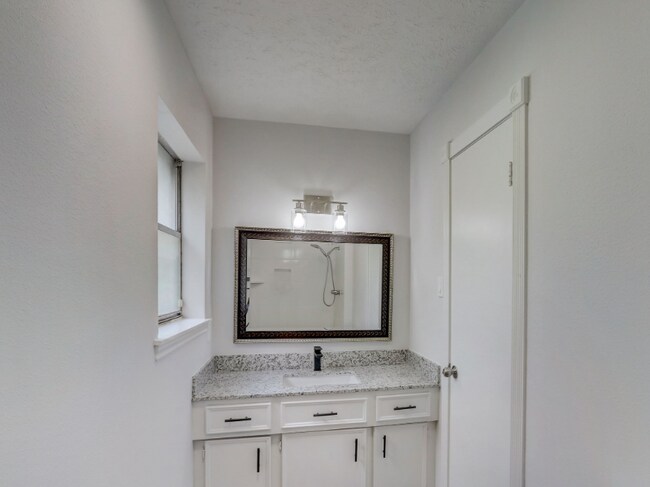 Building Photo - 1951 Round Spring Dr