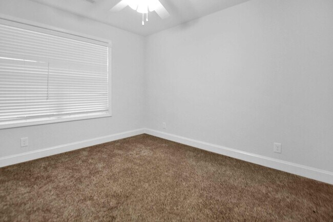 Building Photo - Pet Friendly Three Bedroom!