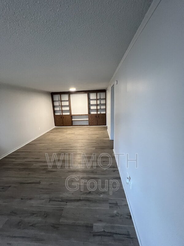 Building Photo - 2000 Indianapolis Rd