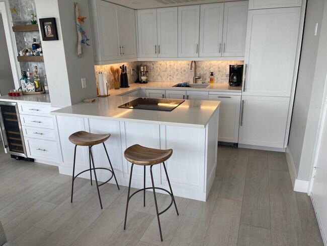 Building Photo - 209 N Fort Lauderdale Beach Blvd