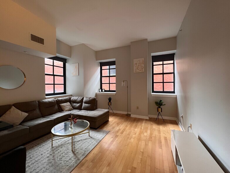 Primary Photo - 237 Granby St