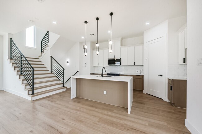 Building Photo - 3808 Ennis St