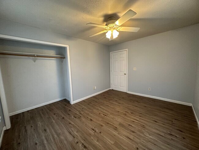 Building Photo - 104 W Davis St