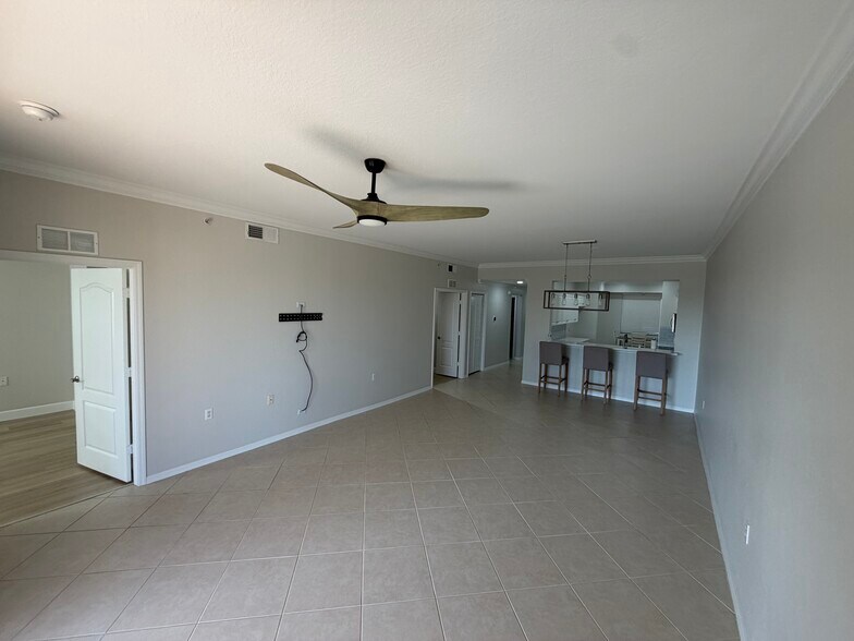 Building Photo - 8550 Kingbird Loop