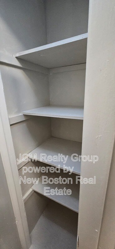 Building Photo - 572 Cummins Hwy