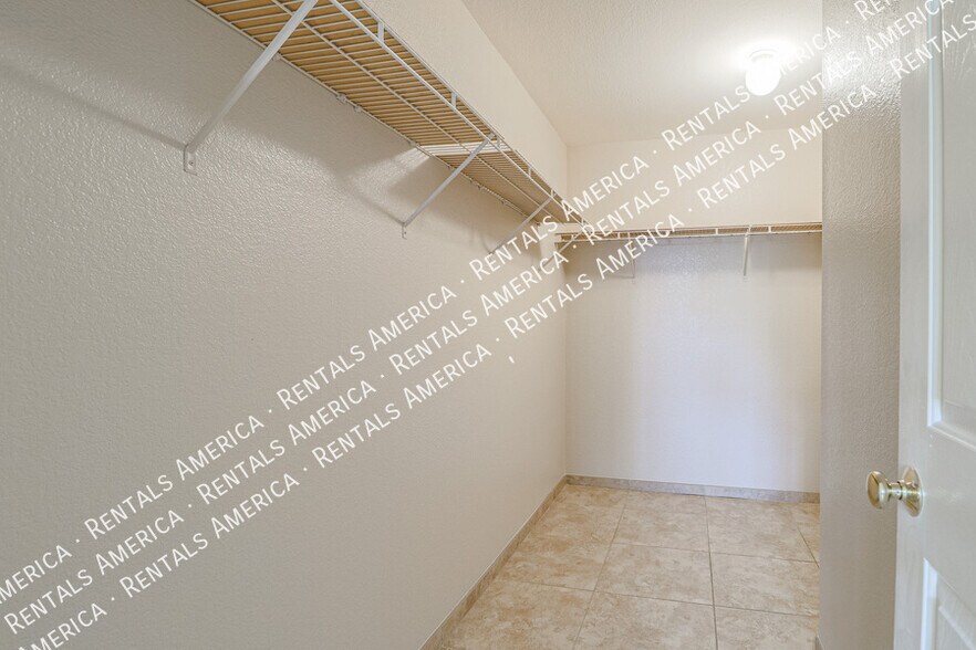 Building Photo - 2575 N Lupita Pl