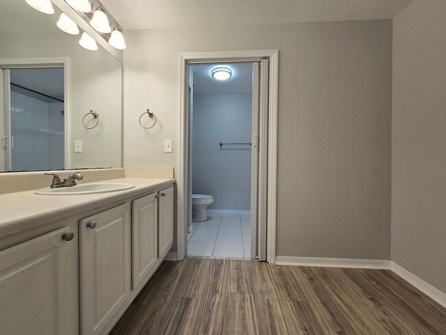 Building Photo - Luxury 1BR/1BA Condo with Fabulous Views i...