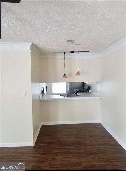 Building Photo - 1704 Barrington Ct
