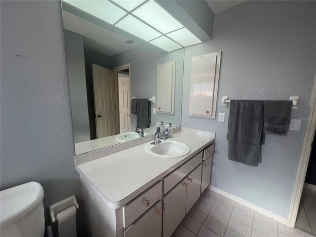 Building Photo - 470 Strasburg Dr