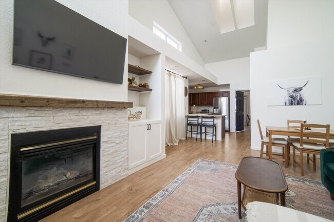 Building Photo - Fantastic Littleton condo  2 bedrooms and ...