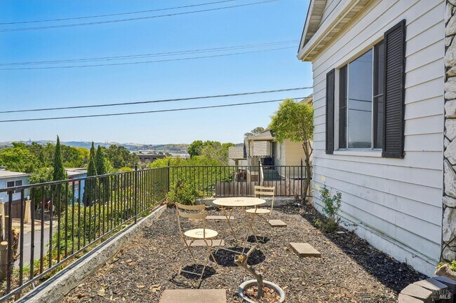 Building Photo - 517 Branciforte St