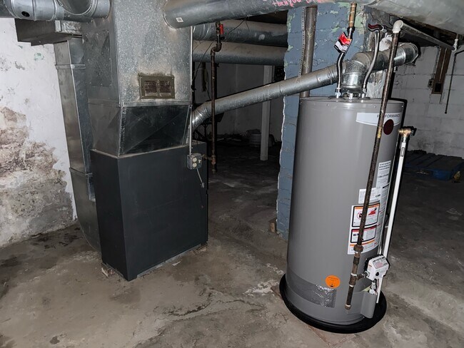 Building Photo - 1507 Stark Ave SW