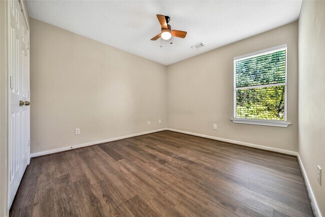 Building Photo - 111 W Burberry Cir