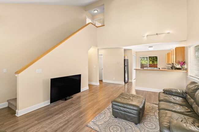Building Photo - 306 Golden Valley Dr