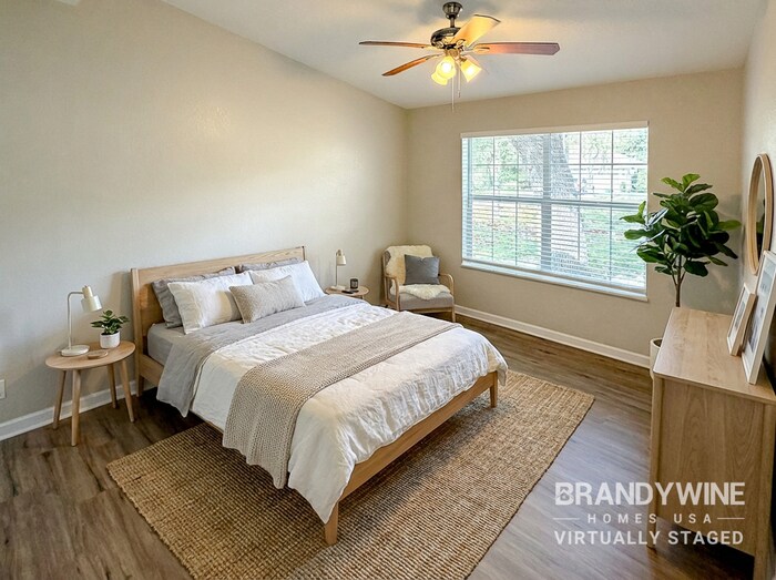 Building Photo - 132 E 8th St