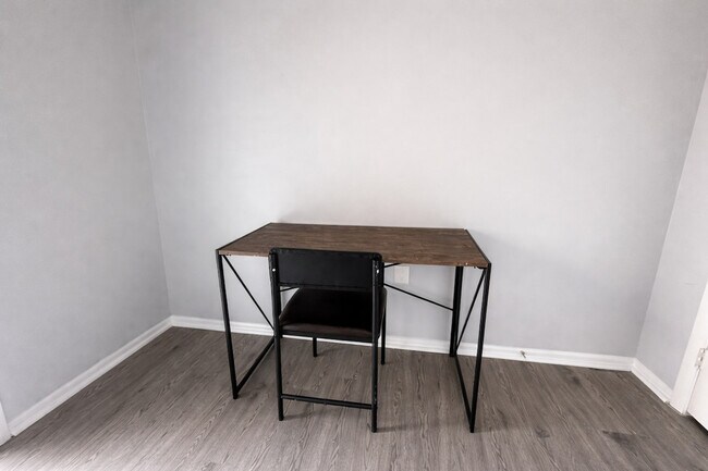 Building Photo - 505 N Rock Rd