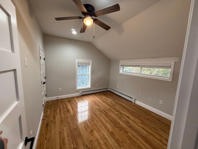 Building Photo - 944 Farmington Ave