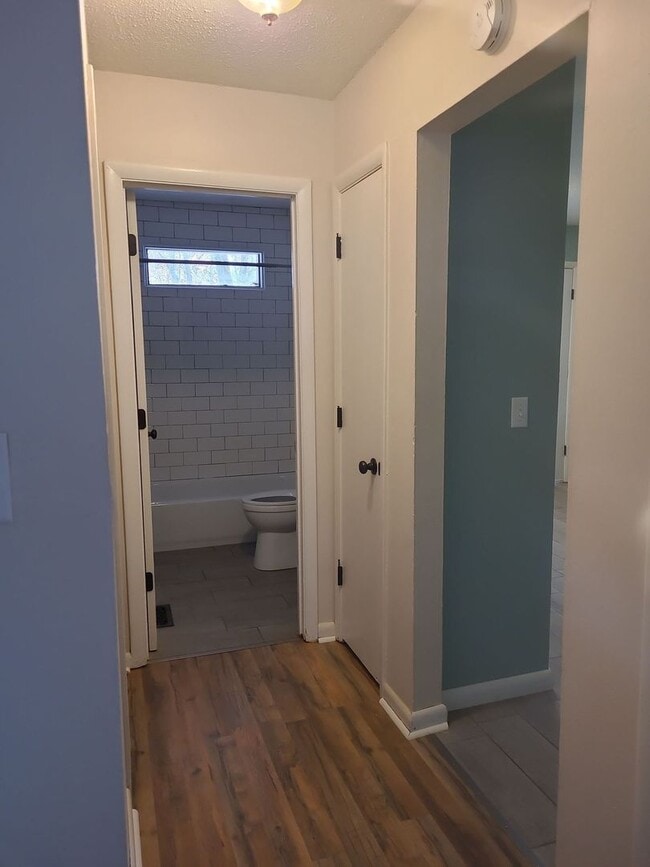 Building Photo - Available in Red Bank! 2 Bedroom 1 Bathroom with Covered Porch!