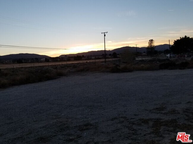 Building Photo - 4908 Fort Tejon Rd