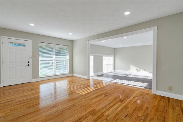 Building Photo - 406 N Bonham Dr