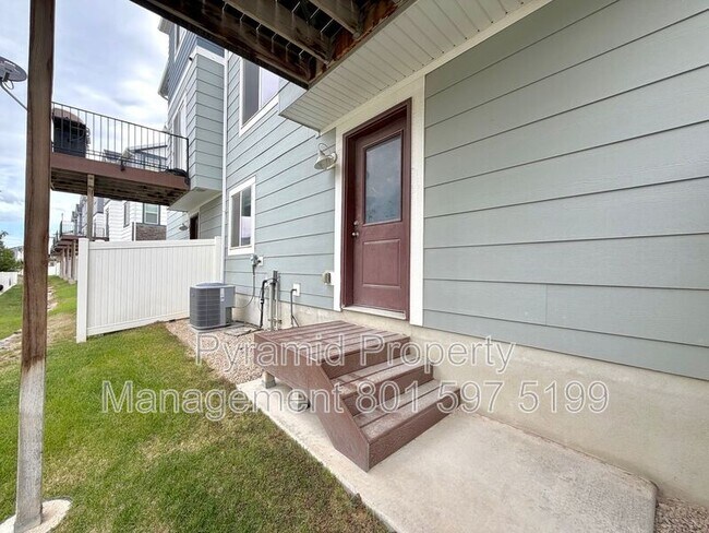 Building Photo - 15122 Gallant Dr