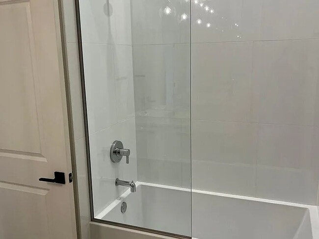 Building Photo - 790 E Irving Park Rd