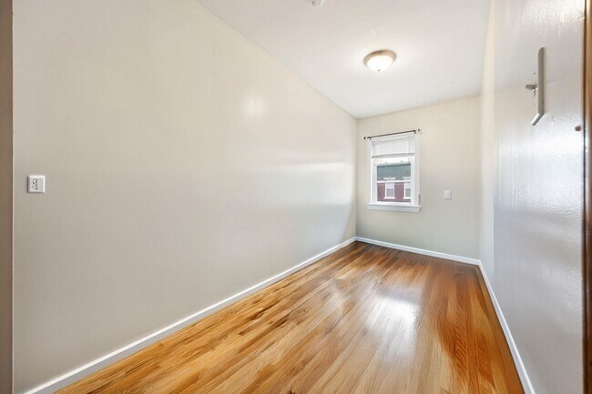 Building Photo - 228 Willow Ave