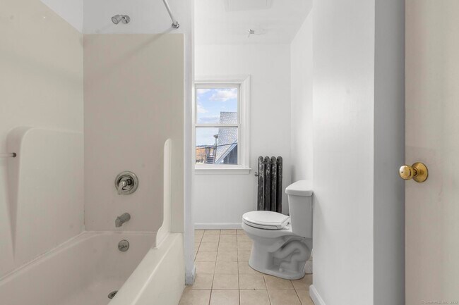 Building Photo - 113 E Main St