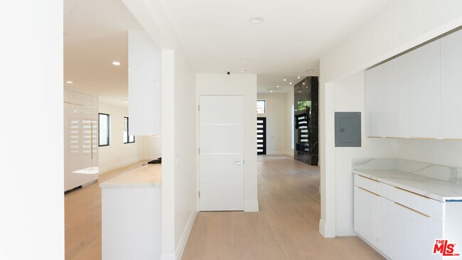 Building Photo - 10520 Ashton Ave