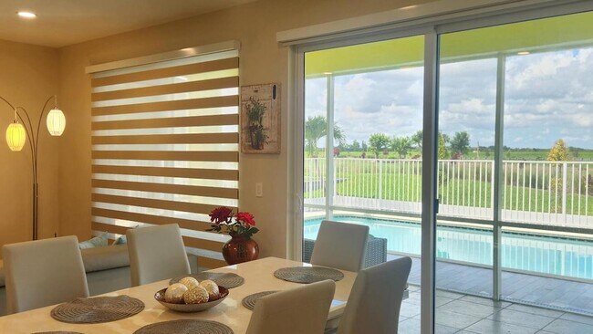 Building Photo - 1851 Corsica Dr