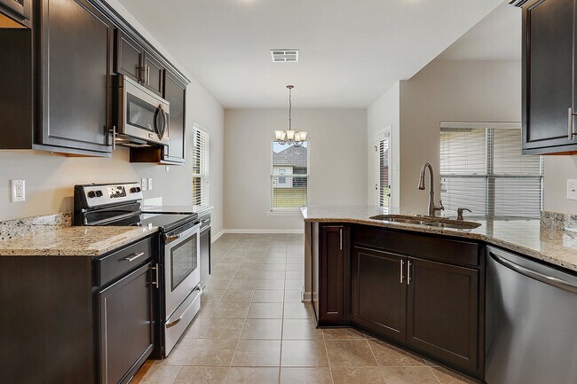 Building Photo - 18322 Sunset Park Dr