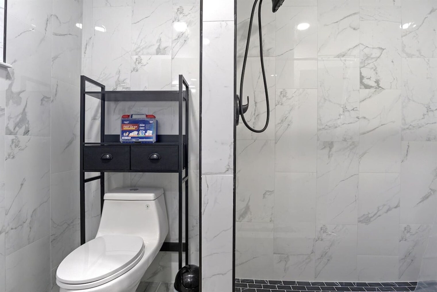 Building Photo - 1422 Dauphin Ln