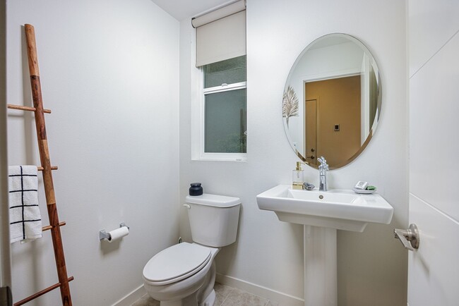 Building Photo - Lighthouse Community 4 Bedroom Home - Ocea...