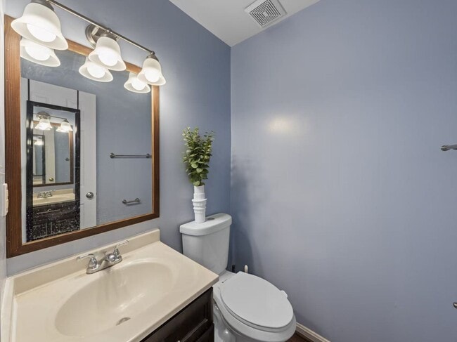 Building Photo - 1337 Templeton Pl