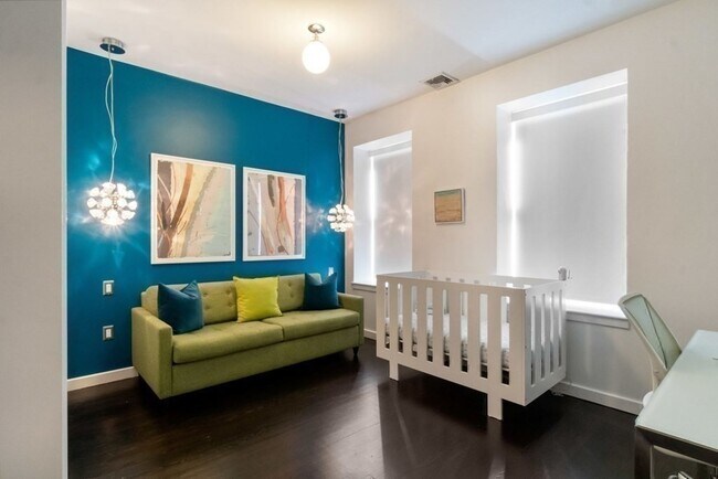 Building Photo - 136 Arlington St