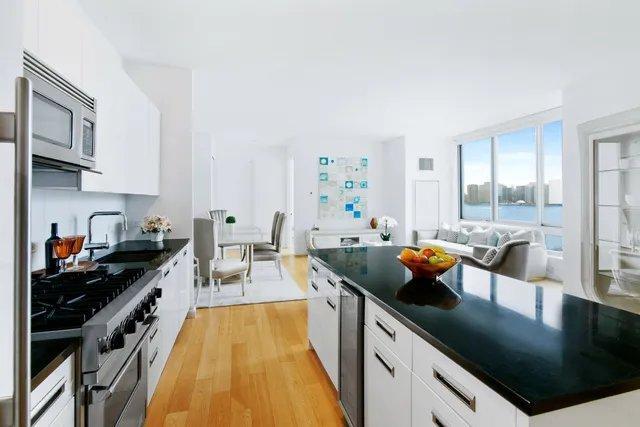 Building Photo - 1 bedroom in Long Island City NY 11101
