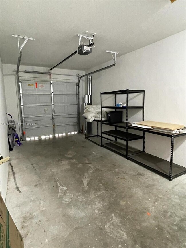 Building Photo - 5347 SW 40th Ave