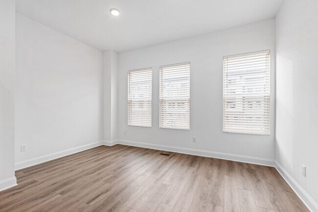 Building Photo - Stunning 4-Bedroom Home for Rent in Prime Cary Location!