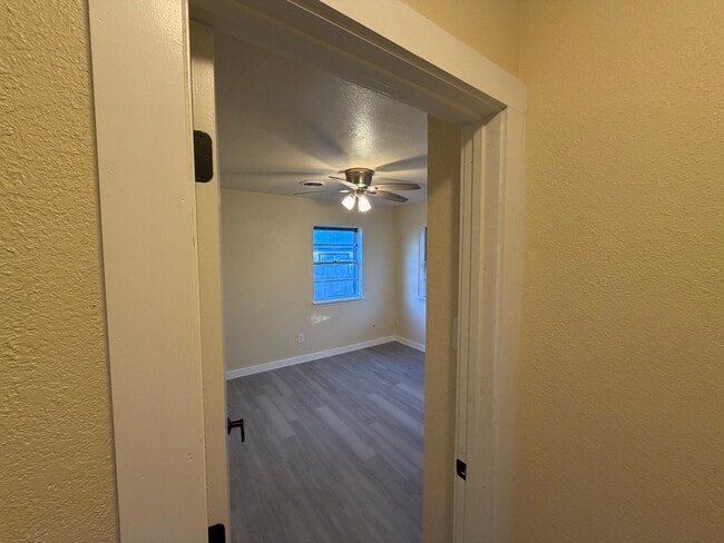 Building Photo - 903 Curry Ave