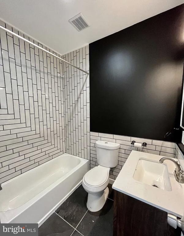 Building Photo - 2105 E Huntingdon St