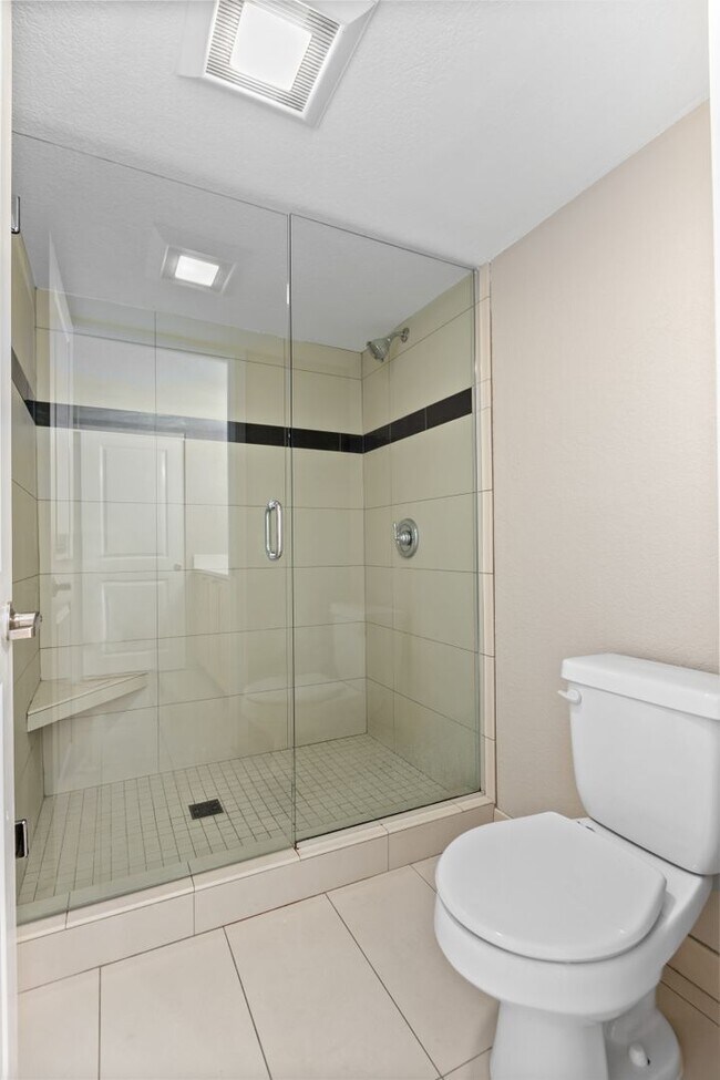 Building Photo - Bright Beacon Hill Condo in Secure Gated C...