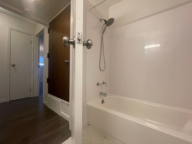 Building Photo - 5285 Portland St