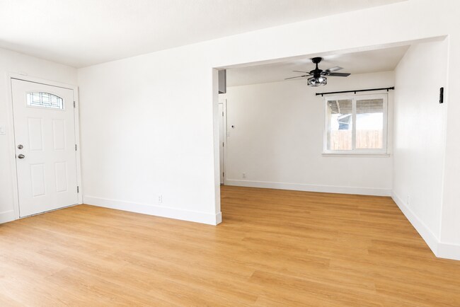 Building Photo - Adorable 1 Story Home For You, 2 weeks free rent