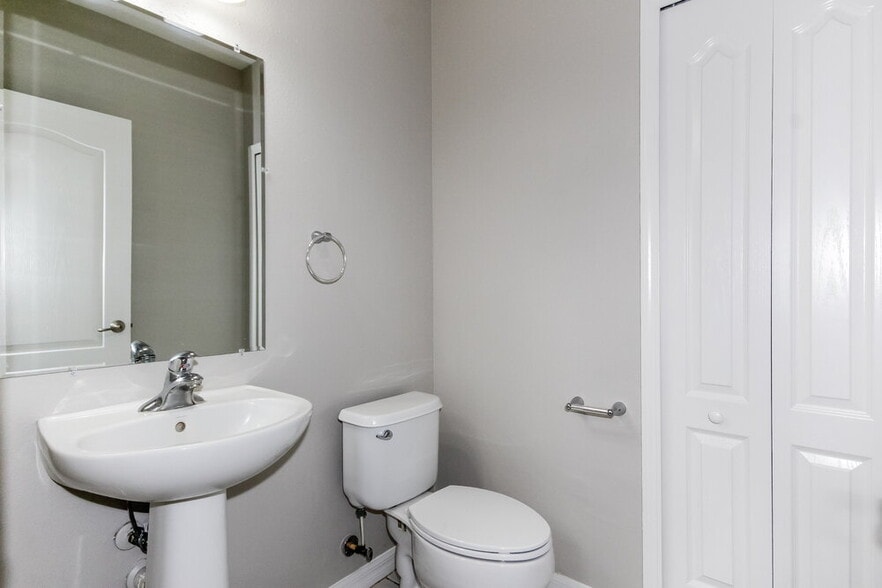 Building Photo - 1425 Delano Trent St