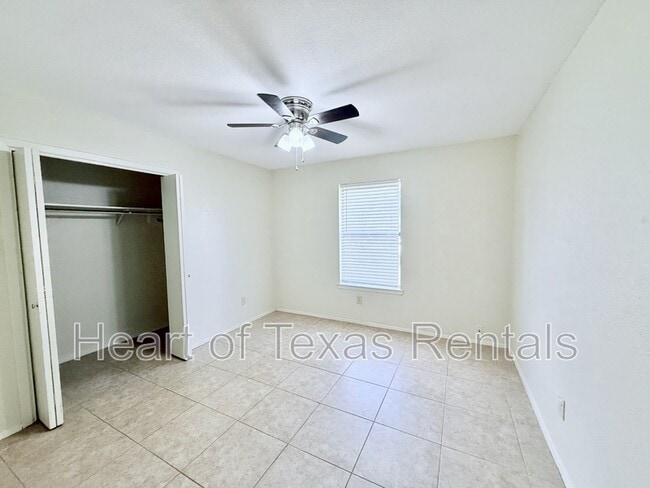 Building Photo - 2410 Comanche Trl