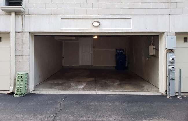 Building Photo - 3224 N Kilbourn Ave